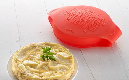 silikonowe naczynie do hiszpańskiego omletu Lekue