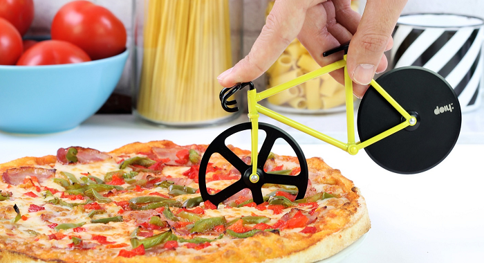 Nóż do pizzy w kształcie roweru od Doiy Design