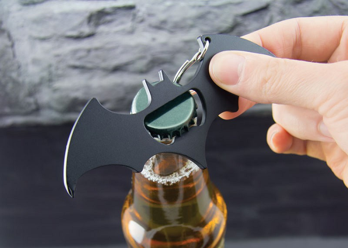 Brelok z otwieraczem do butelek i śrubokrętem Batman marki Paladone