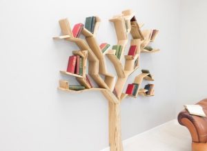 Regał na książki w kształcie drzewa