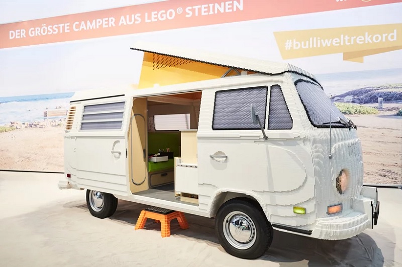 Kultowy VW ogórek zbudowany z 400 000 klocków LEGO