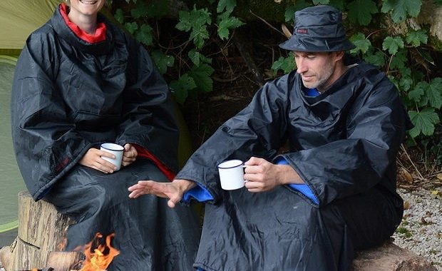 wodoodporny koc z rękawami